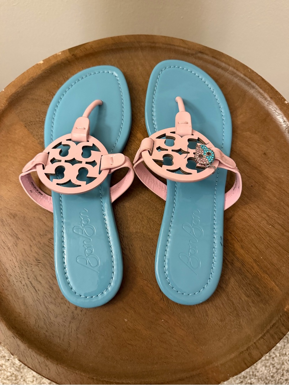 Tory Burch Miller Sandals Light Blue Pink Patent Logo Sz 7 💙🩷